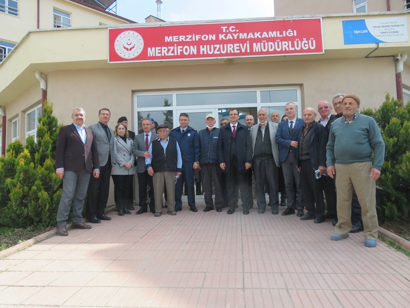 İlçemiz Kaymakamı Sayın Ali GÜLDOĞAN 18-24 Mart Yaşlılar Haftası Münasebetiyle Huzurevinde Düzenlenen Mevlid-i Şerif programına Katıldı.