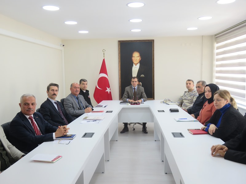 Deprem Koordinasyon Toplantısı İlçemiz Kaymakamı Sayın Ali GÜLDOĞAN Başkanlığında 27.03.2023 tarihinde İlgili Kurumların Katılımı İle Yapıldı.