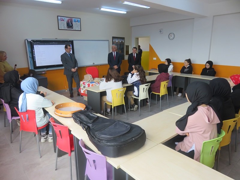 Kaymakamımız Ali GÜLDOĞAN Şehit Komiser Zeynep Sağır İmam Hatip Ortaokulunu Ziyaret Etti.